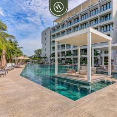 Luxury Condo with Canal View - Near Beach