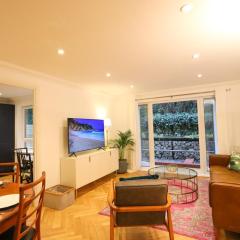 Ground floor 2 bed apt with garden and parking