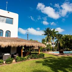 Sunset Paradise Villa at Nichupté Lagoon