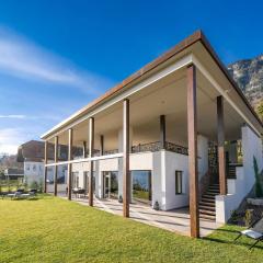 Luxury house with panoramic view & hot tub