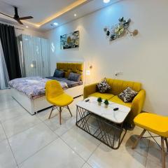 Cozy noida studio super comfy