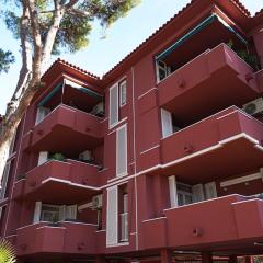 Cozy Beachside Apartment in Castelldefels