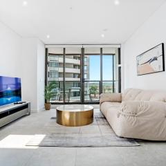 Stylish 2BR Apt with Pool & Views Near Parramatta