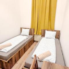 Spacious Rooms - 15 Min from Airport & City Center, 5 Min from Vienna Main-Bus Station EZ 1-9