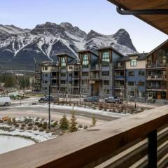 Modern Mountain Oasis Top floor 2 level 2bd