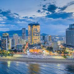 Cozy Panorama Apartment In Front of the City Center Beach