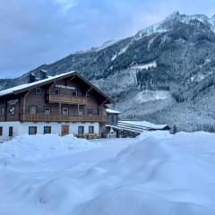 SÖLLHOF Ferienhaus mit 11 Schlafzimmern I großer Gemeinschaftsraum I Skibushaltestelle I 10 Min zum Skigebiet