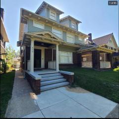 Beautiful Home Near Downtown & Cultural Gardens!