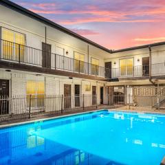 Relaxing 2BR Haven in Heights with Pool and Free Parking