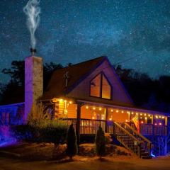 Ryes and Shine Bootlegger's Cabin! Hot Tub* Pool* Arcade* Billiards *EV * Pet Friendly