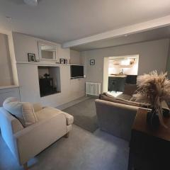 Comfortable & Chic Basement Stay