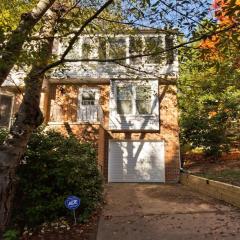 Cozy 3 bedroom and 2 and half bath Townhouse