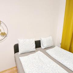 Spacious Rooms - 15 Min from Airport & City Center, 5 Min from Vienna Main-Bus Station EZ 7-8