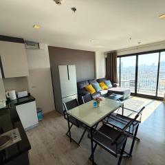 Spacious 2 Bedroom Penthouse Condo In The Base 592