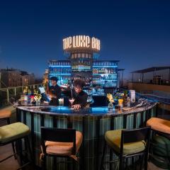 Le Premier Hotel & Rooftop Bar