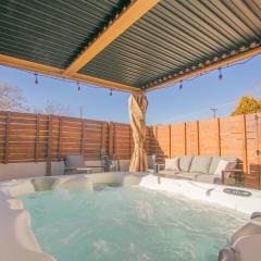 Terracotta Suite at ArnoTriplex! Hot Tub and Pet Friendly!