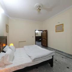 Room in Guest room - Serene Guest Room Retreat in Rawalpindi - Your Home Away from Home boys only