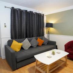 Ground Floor 2Bedroom Apt in Central Slough By Easy 2 Manage