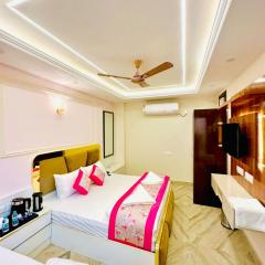 Frankstay By Hotel SAMRAT RESIDENCY 10 Mints Walking Distance Nizamuddin Railway Station