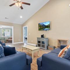 Coastal Pet Friendly Getaway in Murrels Inlet! Perfect for 8 Guests!