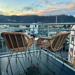 Karl Central Flats - Netflix - Parkplatz - Balkon