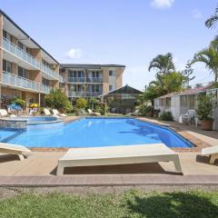 27 Ocean Parade 20, Pool, Steps To Beach and Cafes