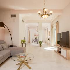 The White Marble Luxury Apartment