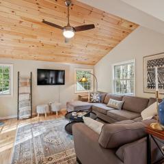 Cozy Mountain Retreat Fireplace Deck Near Lakes