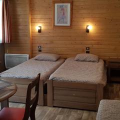 Studio 4 pers, balcon, parking couvert, centre Brides-les-Bains, proche thermes et télécabines - FR-1-512-237