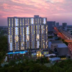 Cozy Apartment Night Market and Shopping Mall at MRT Purple Line