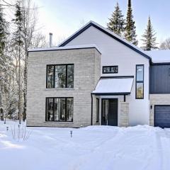 Modern Luxury 4-Bedroom Home by Mont-Tremblant Ski Resort