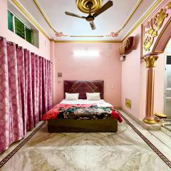 Trilok P Guest House - Dashashwamedh Ghat Near Kashi Vishwanath Temple