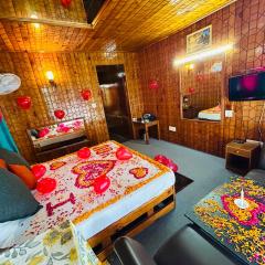 Hotel Hamta View Manali !! Parking ! Lawn ! Restaurant ! Main Road Hotel ! Top Rated Hotel