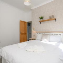 Cosy retreat with garden and parking, Yorkshire Fox Retreat Mirfield,