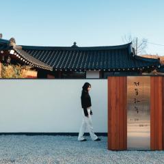 Gangneung Jeodong Hanok Pension newly built