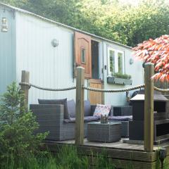 Shepherds Hut with Hot Tub