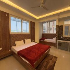 Radha Residency ! Fully Air Conditioned with Parking Facility, near ISCKON temple & Prem Mandir