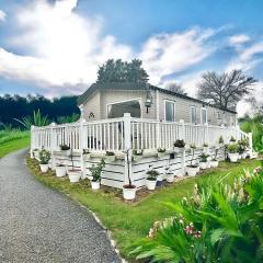 Newquay Seaside Lodge Retreat with Hot Tub