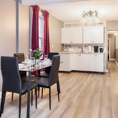 Pet-Friendly 3BR Apartment - Near University & Byward Market