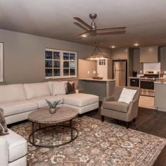 Walk to Bentonville Square - Cozy & Convenient