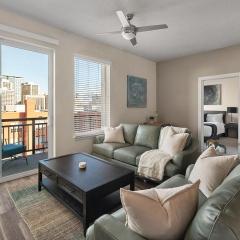 Stylish 2BD 2BA near Convention Centre - Pool, Gym, Htub