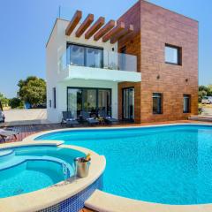 Beautiful villa Tamaria with heated pool