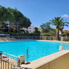 MIOUGRANO 2 Pieces Climatise 45m2 Piscine Parking