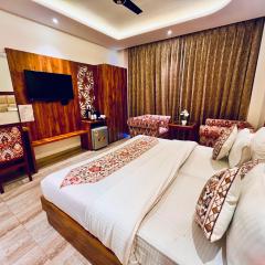 Maclo Classic Luxury Resort - Lavish & Luxury Rooms ! Big Parking ! Lift ! All Balcony Rooms ! Prime Location ! Top Selling Property in Mcleod ganj