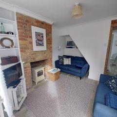 The little Blue House Cosy two bedroom cottage