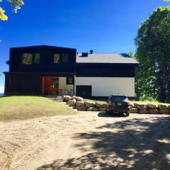 Entire Home On Top Of The Hill