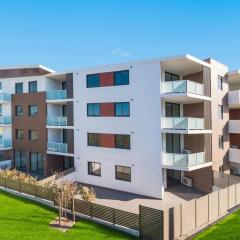 Sunny 2-Bedroom Apartment with Parking in Rouse Hill