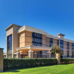 Heritage Inn Suites Houston Sugar Land, Trademark by Wyndham