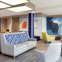 Holiday Inn Express & Suites Clarksville North by IHG