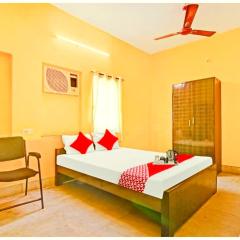 PURI HOTEL G N E S H A near temple -sea prime location